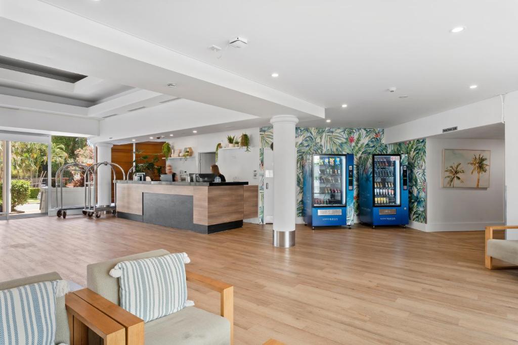 Sovereign on the Gold Coast - Resim 6