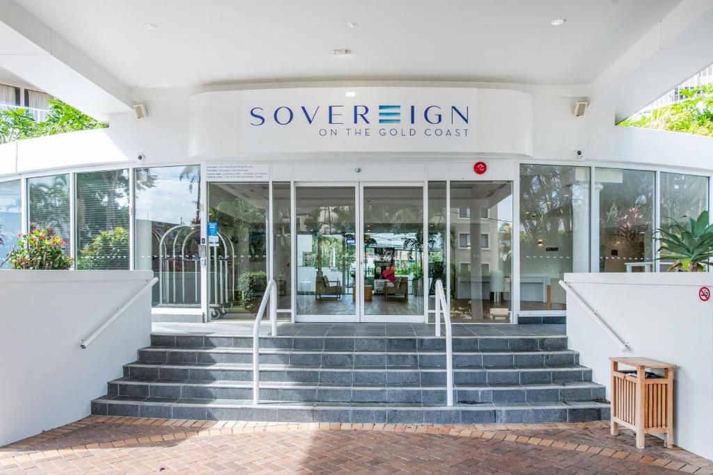 Sovereign on the Gold Coast - Resim 5
