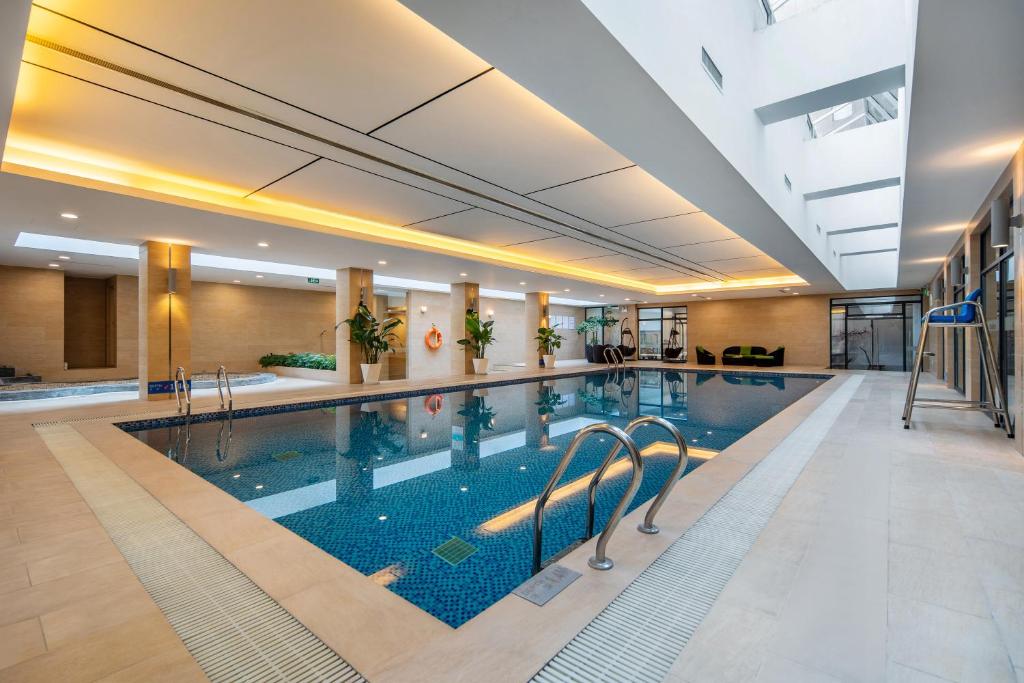 Bazén v ubytování Citadines Zhuankou Wuhan nebo v jeho okolí