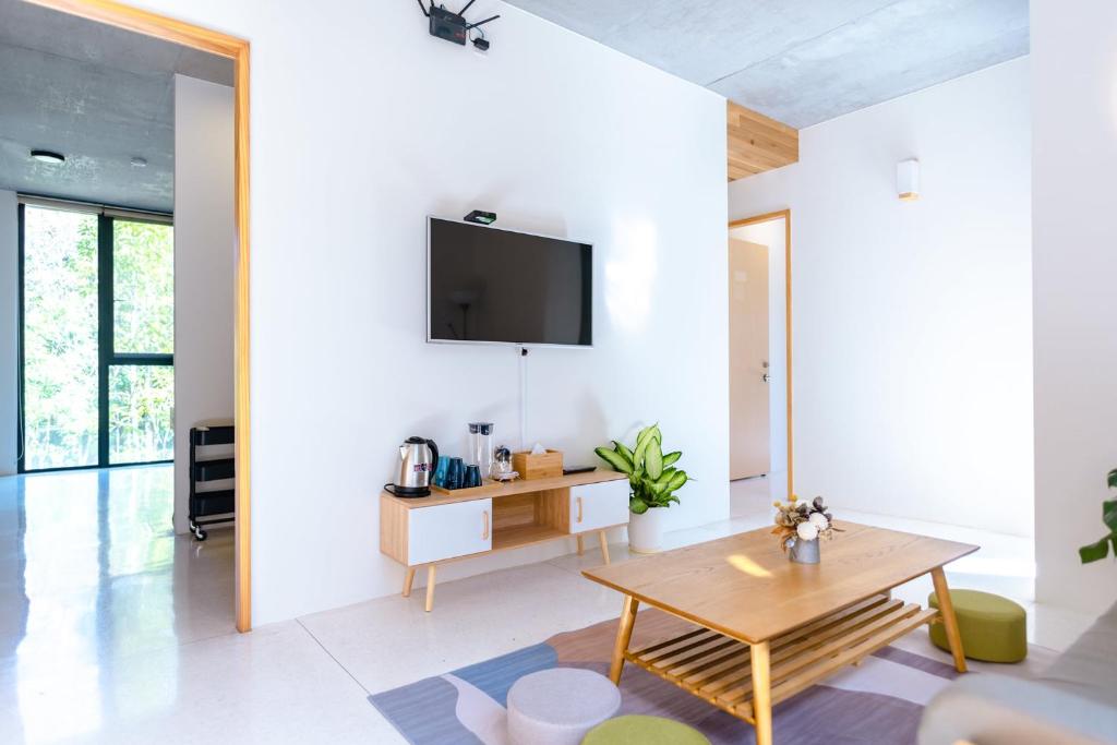 TV a/nebo společenská místnost v ubytování Cornerstone Bed & Breakfast
