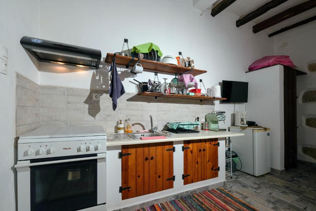 Kuchyň nebo kuchyňský kout v ubytování Vryses Crete-Village Vibes