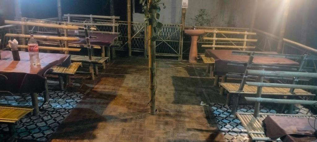 Palanda nebo palandy na pokoji v ubytování Tranquil Bambusic Bliss