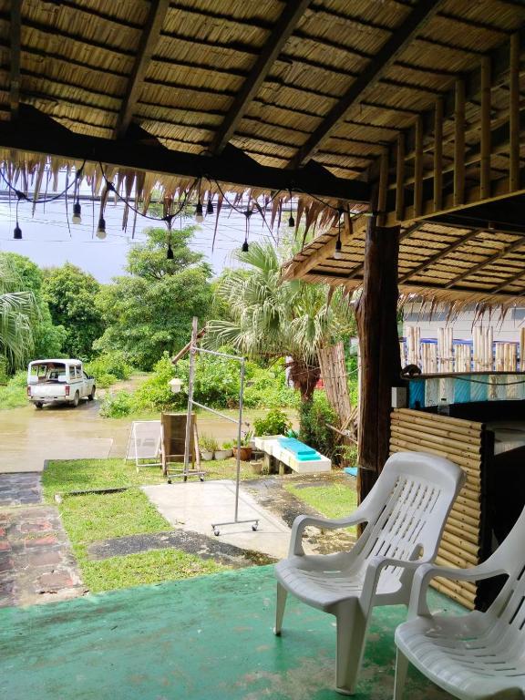 Zahrada ubytování Tiki Bar-KanTiang Guesthouse