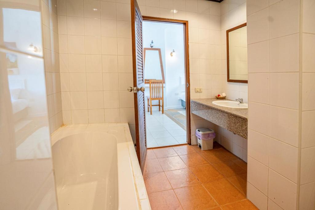 The BRC Ao-nang Hotel - Resim 19