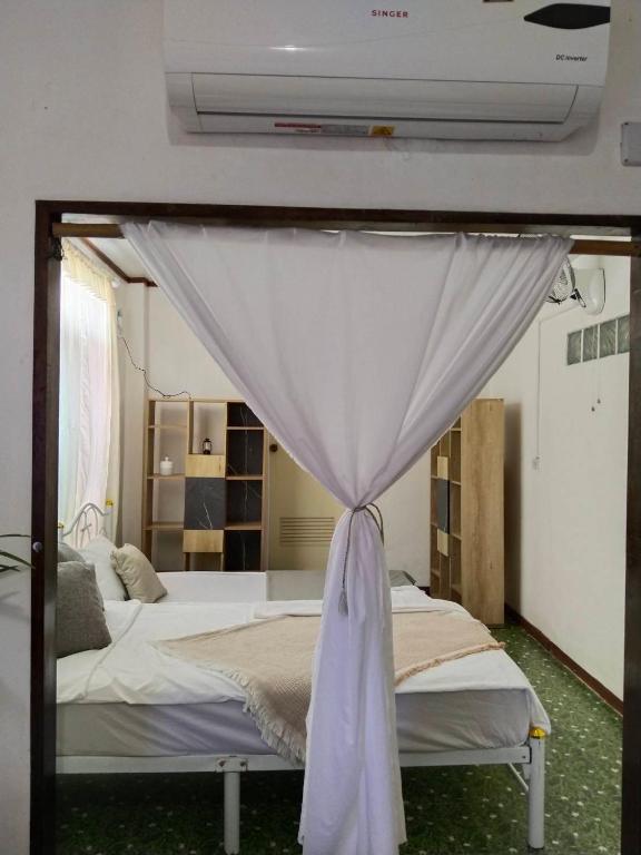 Postel nebo postele na pokoji v ubytování Tiki Bar-KanTiang Guesthouse