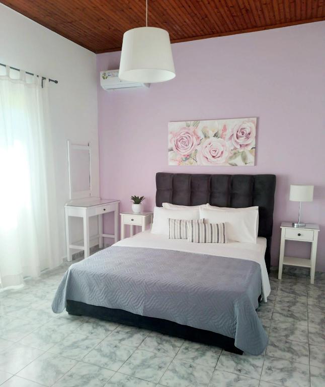 Postel nebo postele na pokoji v ubytování Manolia Apartments
