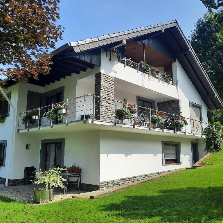 Ferienwohnung Iris Schumacher - Housity