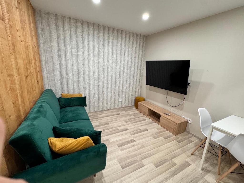 TV a/nebo společenská místnost v ubytování Tall61 Apartment