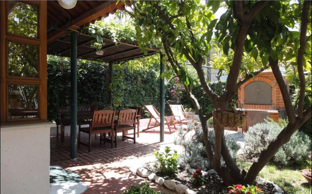 Vonkajšia záhrada v ubytovaní Apartment Maria