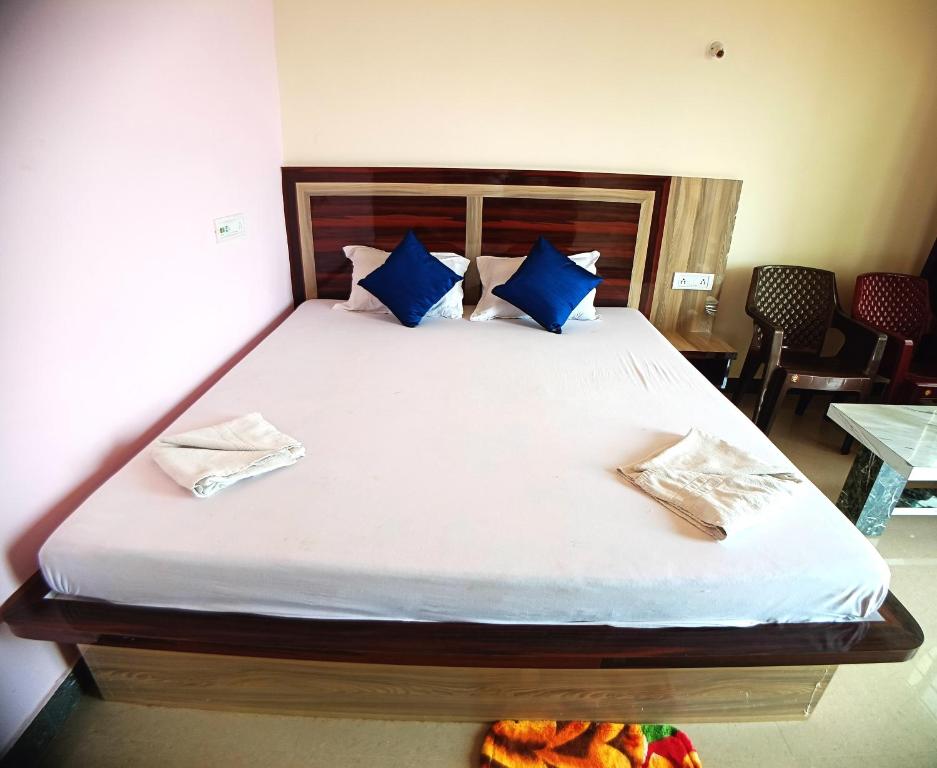 Postel nebo postele na pokoji v ubytování Rose Beach Resort