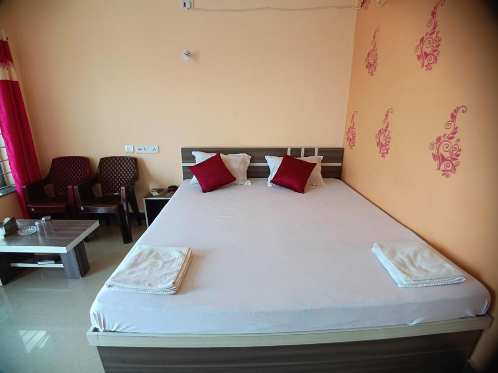Postel nebo postele na pokoji v ubytování Rose Beach Resort