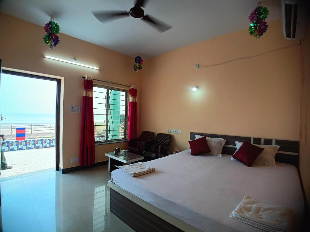 Postel nebo postele na pokoji v ubytování Rose Beach Resort
