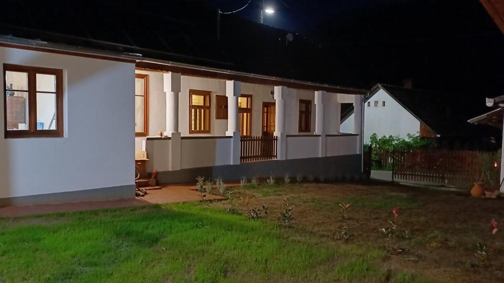 Karádi Vendégház 3936 Háromhuta, 19 Petőfi út kép - 1