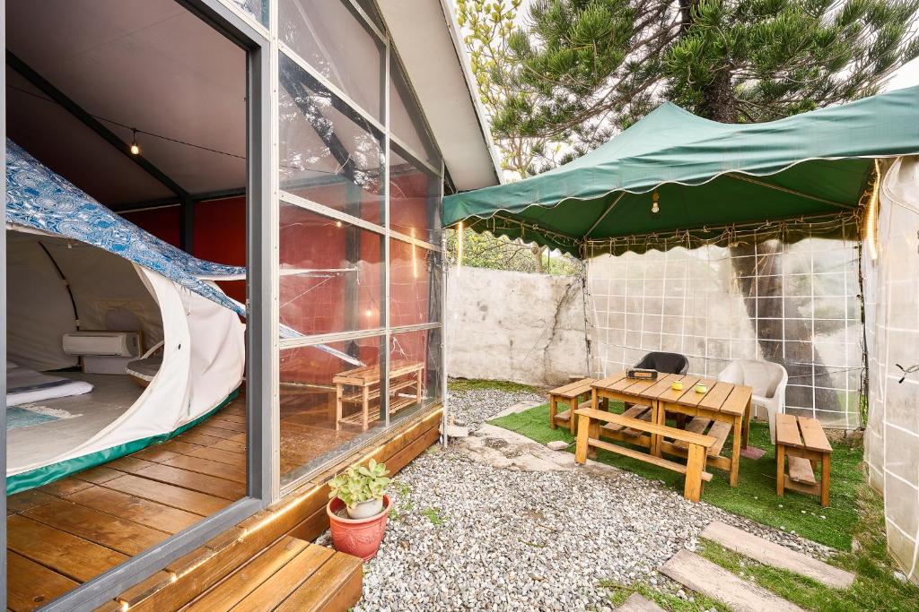 Patio nebo venkovní prostory v ubytování 踏浪星辰Camp
