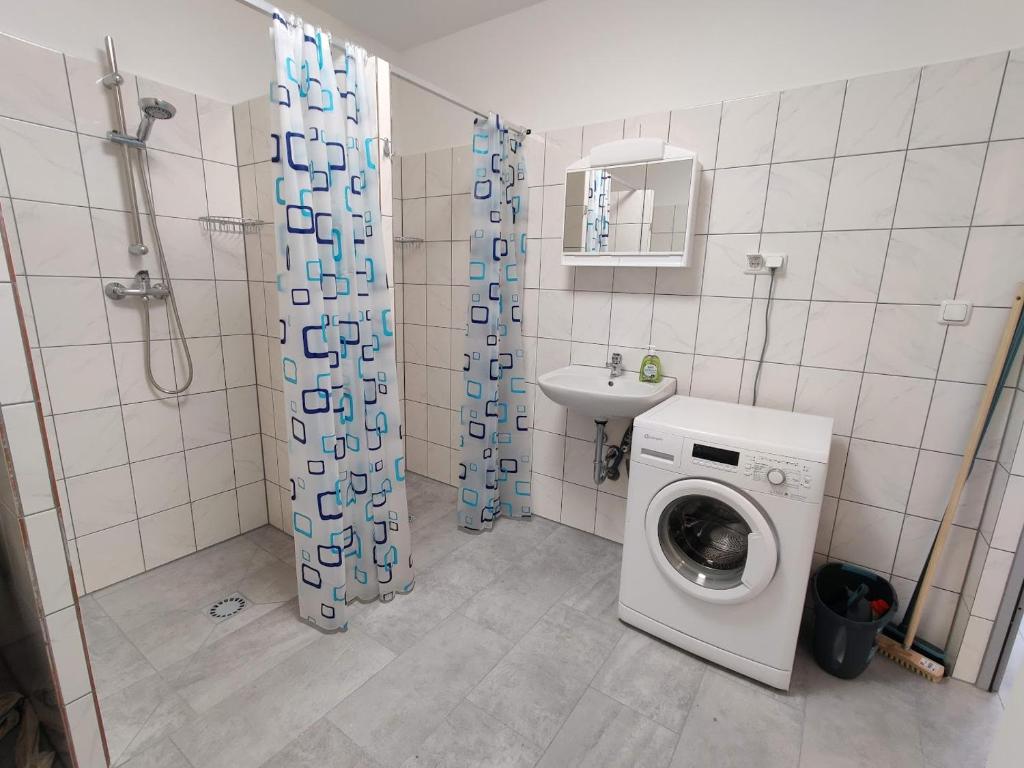 Lucky Hostel - Habitación Cuádruple Con Baño Privado