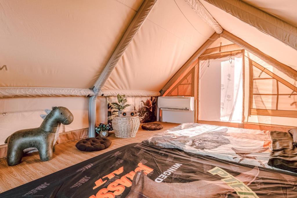 Postel nebo postele na pokoji v ubytování 踏浪星辰Camp