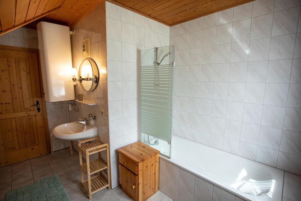 Koupelna v ubytování Schaffergut Appartements
