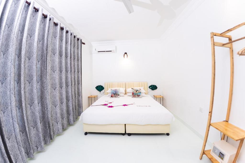 Postel nebo postele na pokoji v ubytování Fasdheythere Inn Maldives