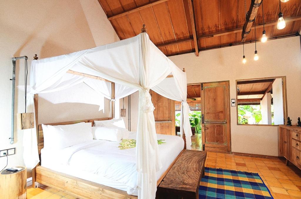 Postel nebo postele na pokoji v ubytování Desa Alamanis Resort Villa