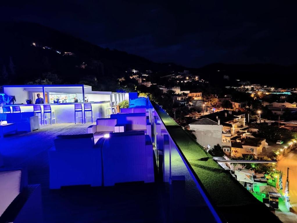 Nespecifikovaný výhled na hory nebo výhled na hory při pohledu z hotelu