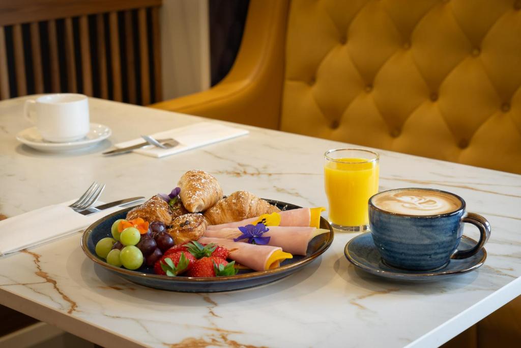 Grand Canal Hotel - Resim 16