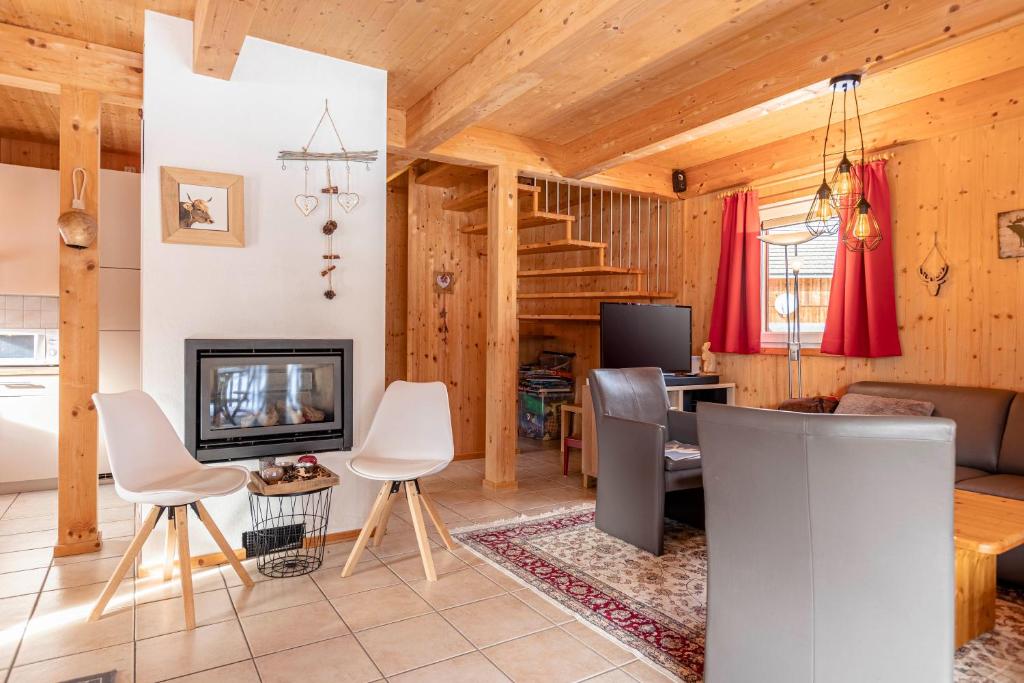 Televízia a/alebo spoločenská miestnosť v ubytovaní Almdorf Stadl by ALPS RESORTS