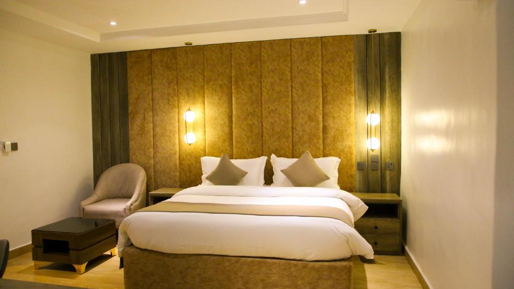 Postel nebo postele na pokoji v ubytování Jukky Hotel Abuja