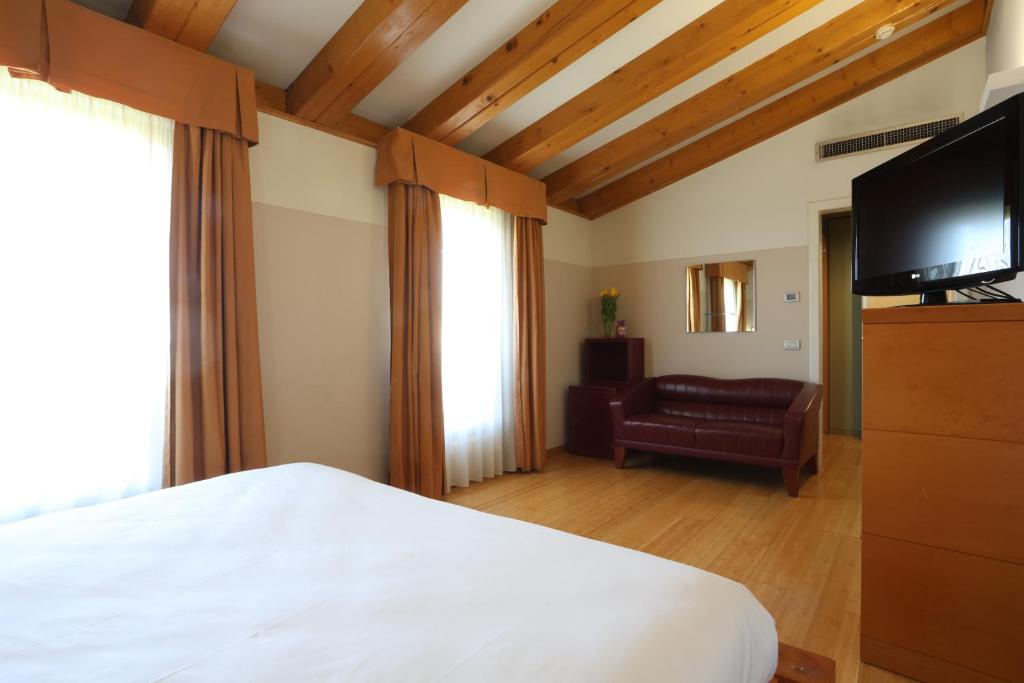 TV a/nebo společenská místnost v ubytování Hotel Della Torre 1850