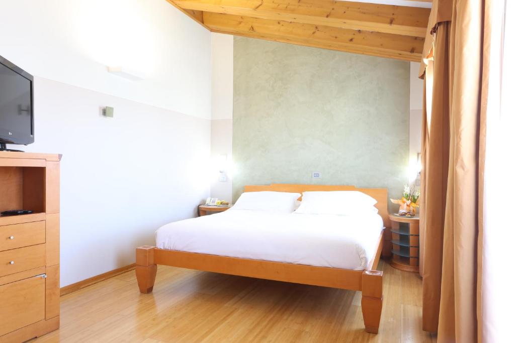 Postel nebo postele na pokoji v ubytování Hotel Della Torre 1850