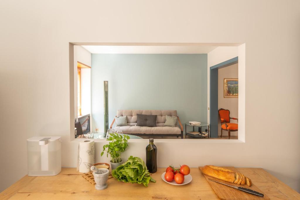 Ένα ή περισσότερα κρεβάτια σε δωμάτιο στο Quieta 6 - Renovated 70s Apartment - ItalyWeGo