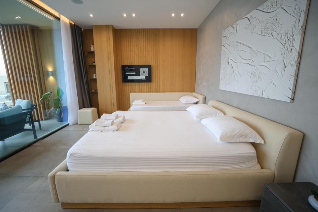 a bedroom with two beds with white sheets and pillows at Green Coast Resort V94 in Palasë