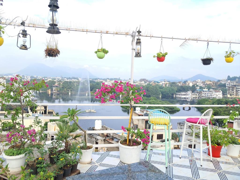 Raahi Backpacker's Hostel 발코니 또는 테라스