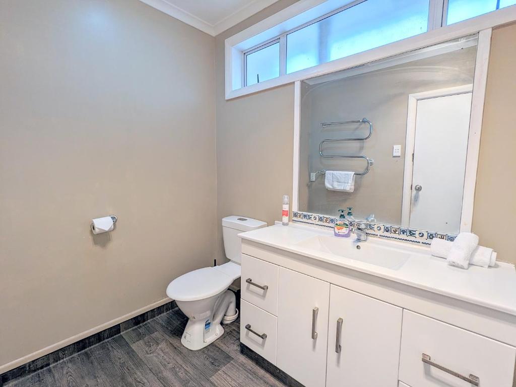 Dream home in central of Rotorua with spa pool - Resim 8