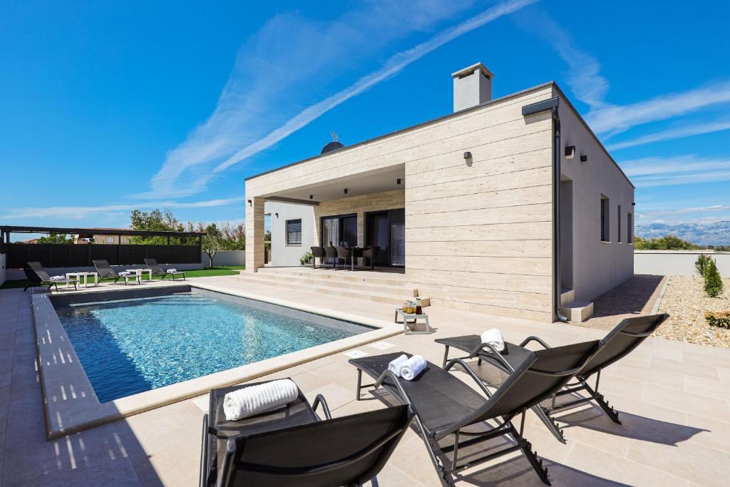 Swimmingpoolen hos eller tæt på Villa Anlero ZadarVillas