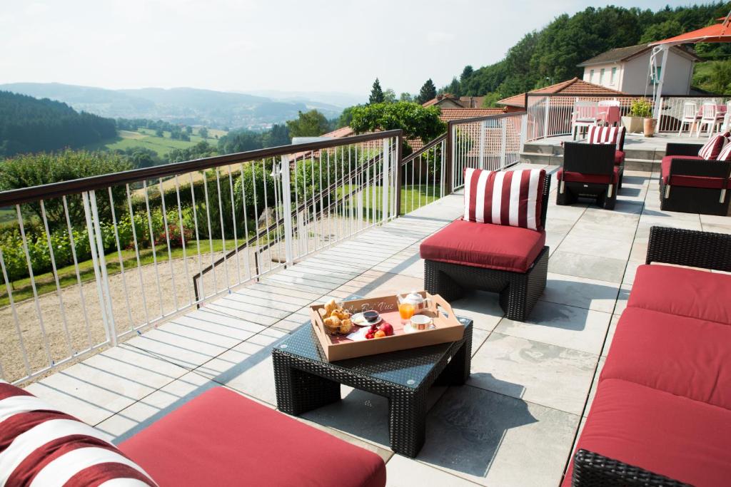 Nespecifikovaný výhled na hory nebo výhled na hory při pohledu z hotelu