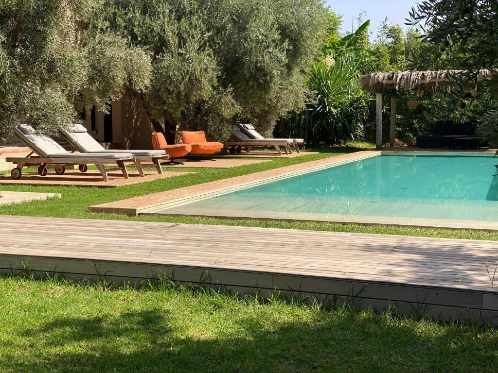 Bazén v ubytování Jardin Sakina - Chambre d'hôtes nebo v jeho okolí