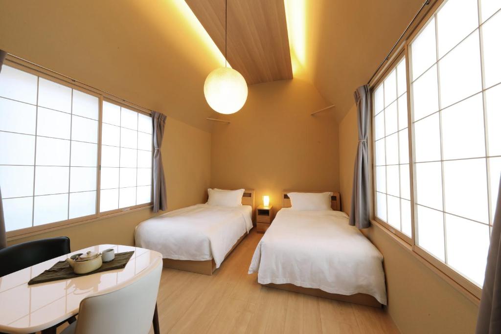 Reikyo Garden Osaka - Superior Twin Room