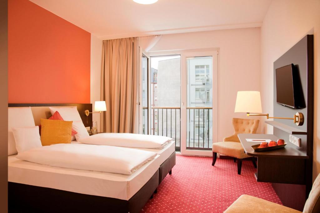 Postel nebo postele na pokoji v ubytování Gold Palais Hotel