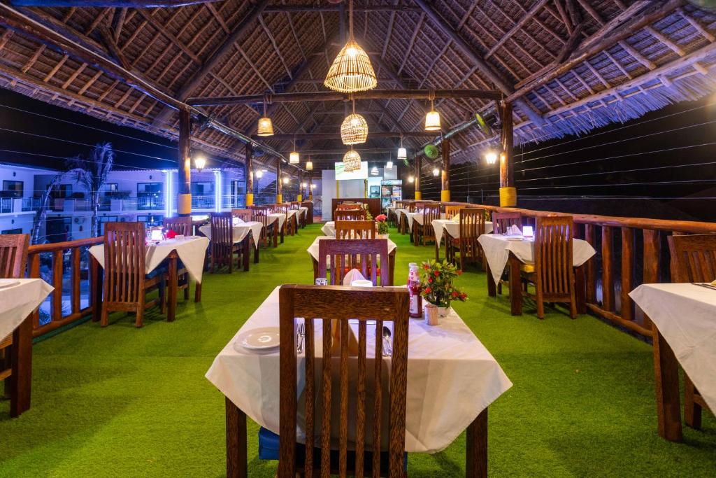Restaurace v ubytování Canary Hotel & SPA