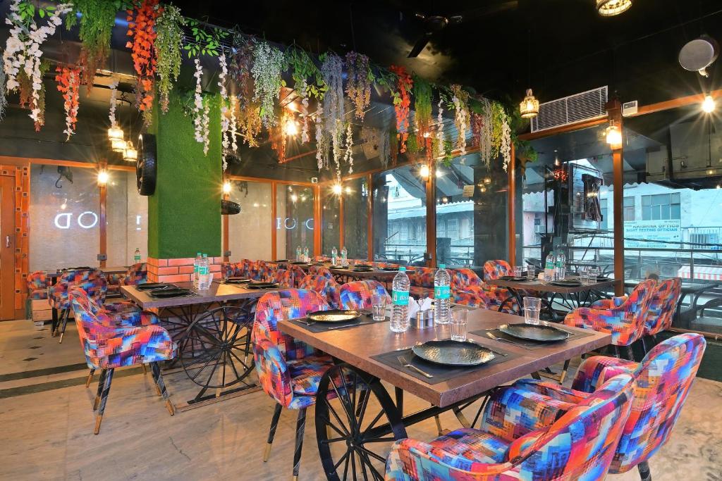 Restaurant o un lloc per menjar a Hari Piorko Inn - Just a min away from New Delhi Railway Station