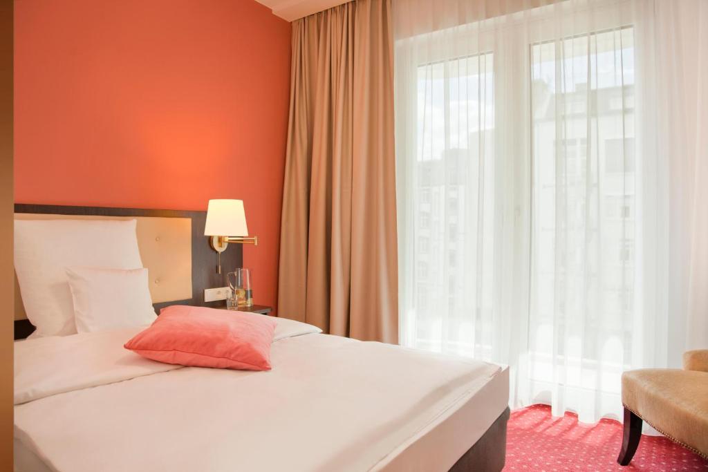 Postel nebo postele na pokoji v ubytování Gold Palais Hotel