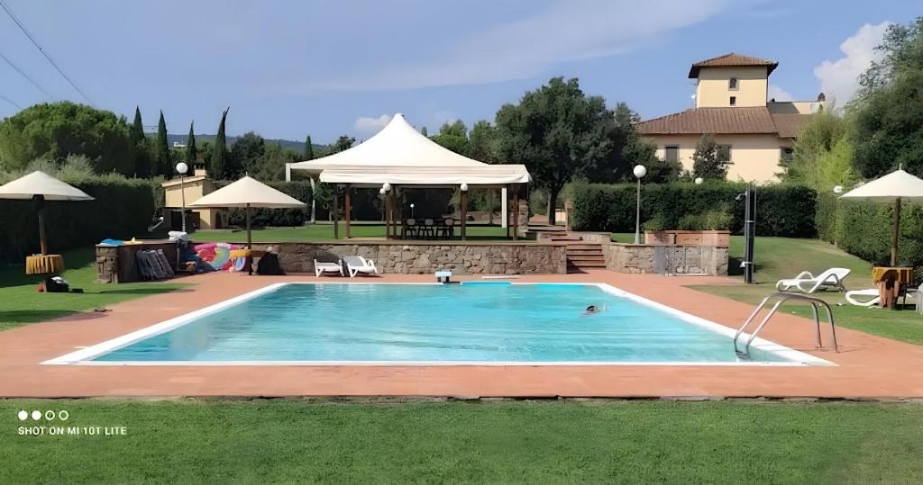 Ảnh trong thư viện ảnh của Certopiano Villa con piscina ở Capraia e Limite
