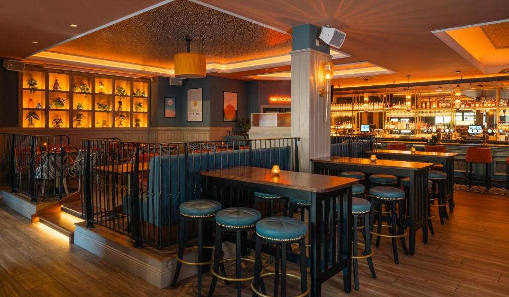 Lounge nebo bar v ubytování Grand Canal Hotel