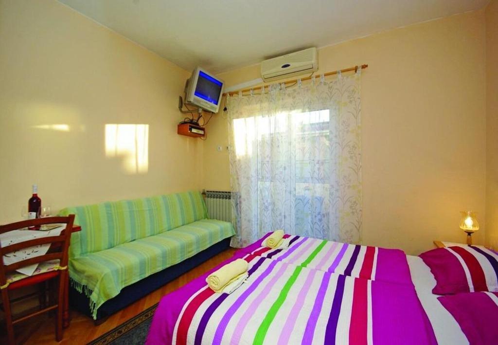 Posteľ alebo postele v izbe v ubytovaní Apartments and Rooms Ljuba