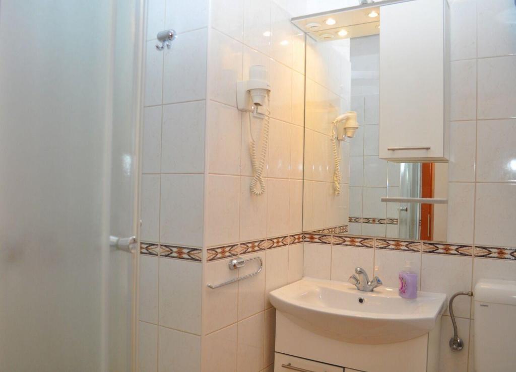 Kúpeľňa v ubytovaní Apartments and Rooms Ljuba