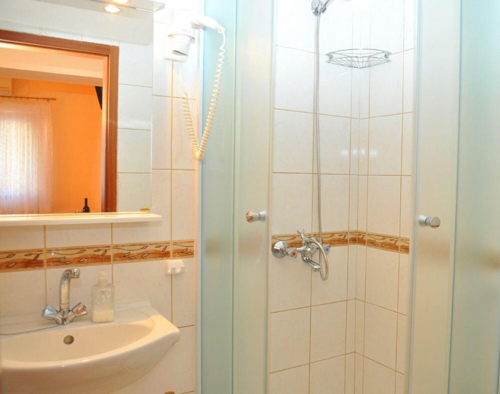 Kúpeľňa v ubytovaní Apartments and Rooms Ljuba