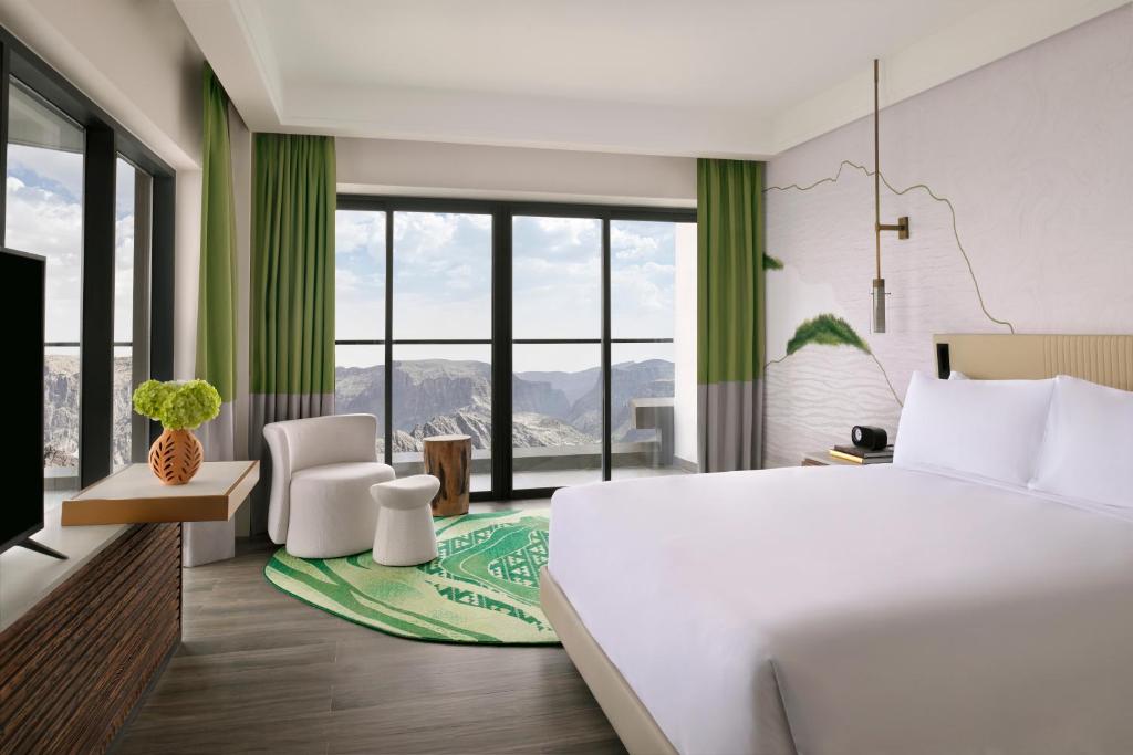 Postel nebo postele na pokoji v ubytování Hotel Indigo Jabal Akhdar Resort & Spa by IHG