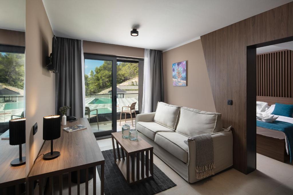 Bazén v ubytování Alfir Resort nebo v jeho okolí