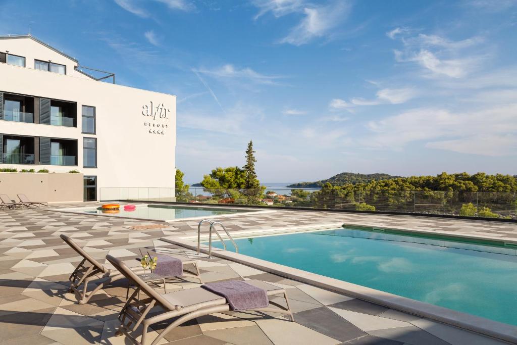 Bazén v ubytování Alfir Resort nebo v jeho okolí