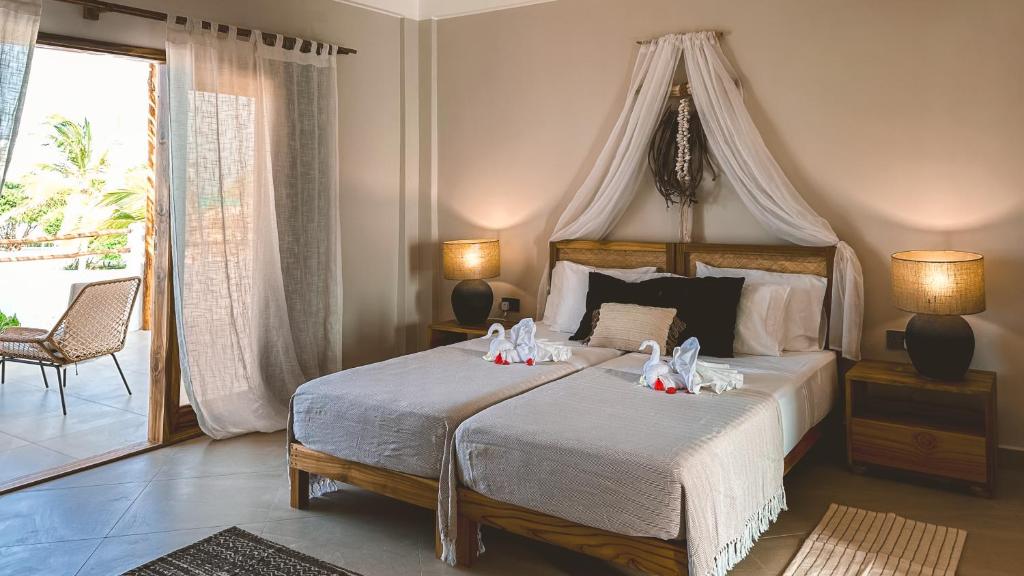 Postel nebo postele na pokoji v ubytování Kaskazi Hotel Zanzibar